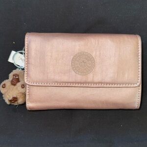 Kipling’s Light Pink metallic short wallet